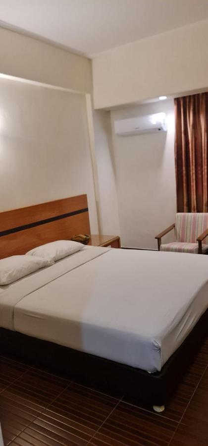 Paradise Hotel تانجونغ بينانغ المظهر الخارجي الصورة